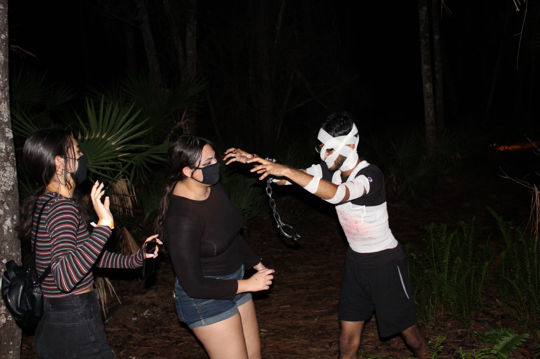 {INSERT IMAGE 2: PICTURE OF HANSON & FRIEND BEING SCARED}